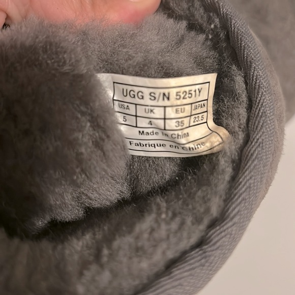 Gray UGG boots - Picture 2 of 9